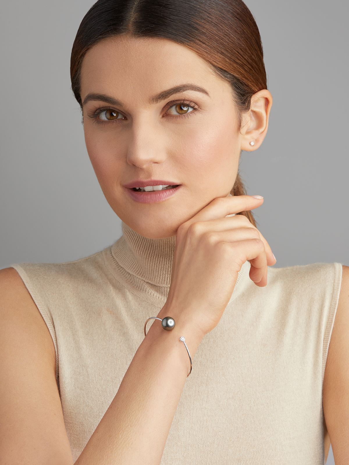 Open designed bangle with Tahiti pearl and diamond