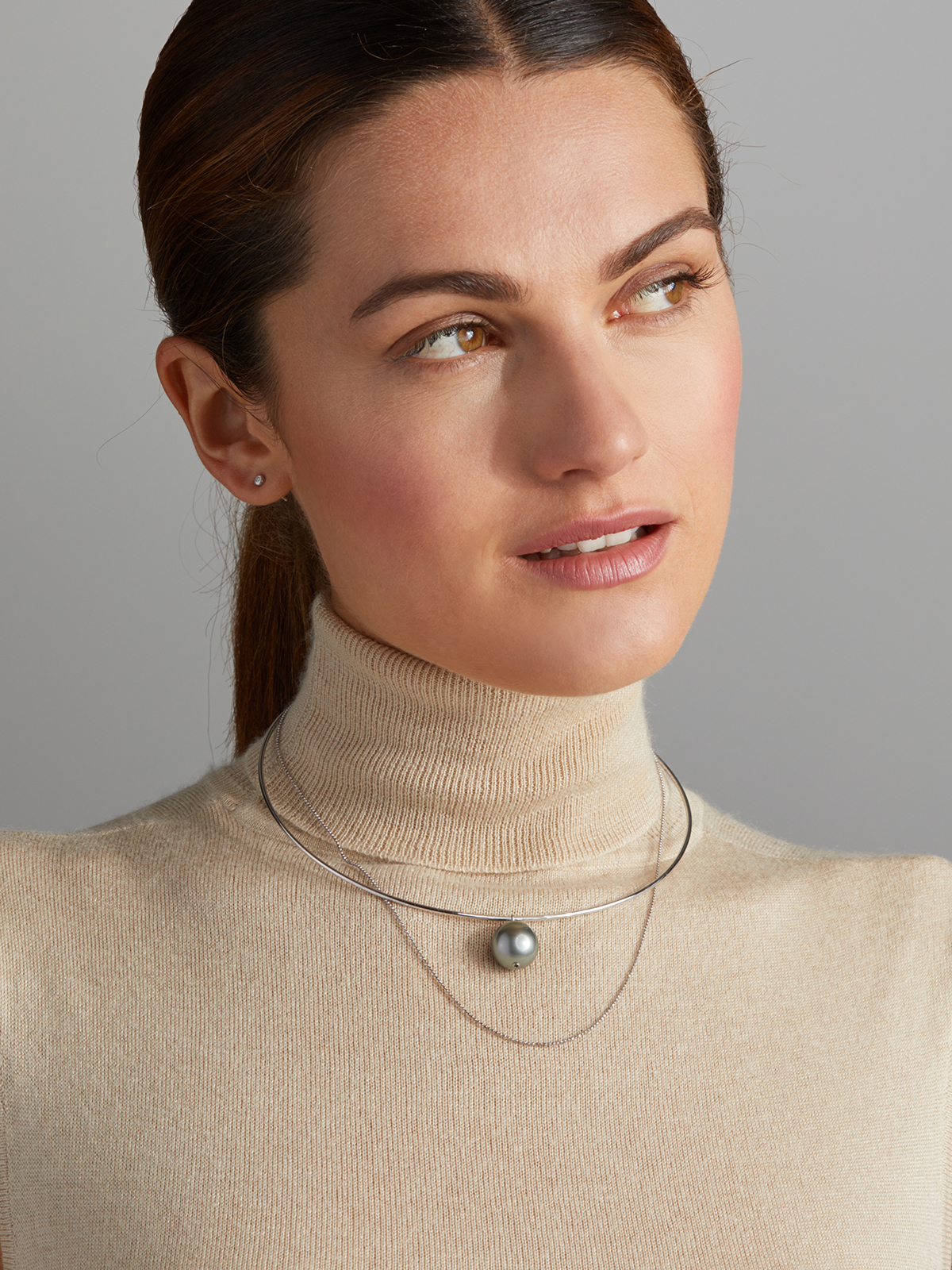 UN184-7c_17994 Perlencollier aus Weißgold mit großer Tahitiperle