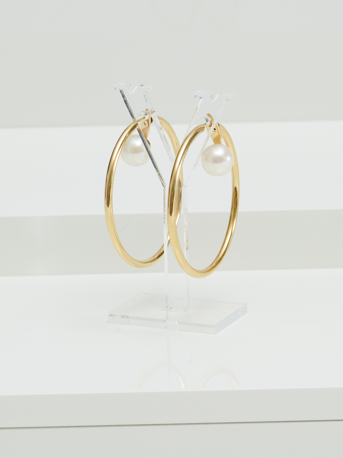 Large yellow gold hoop earrings with detachable pearls