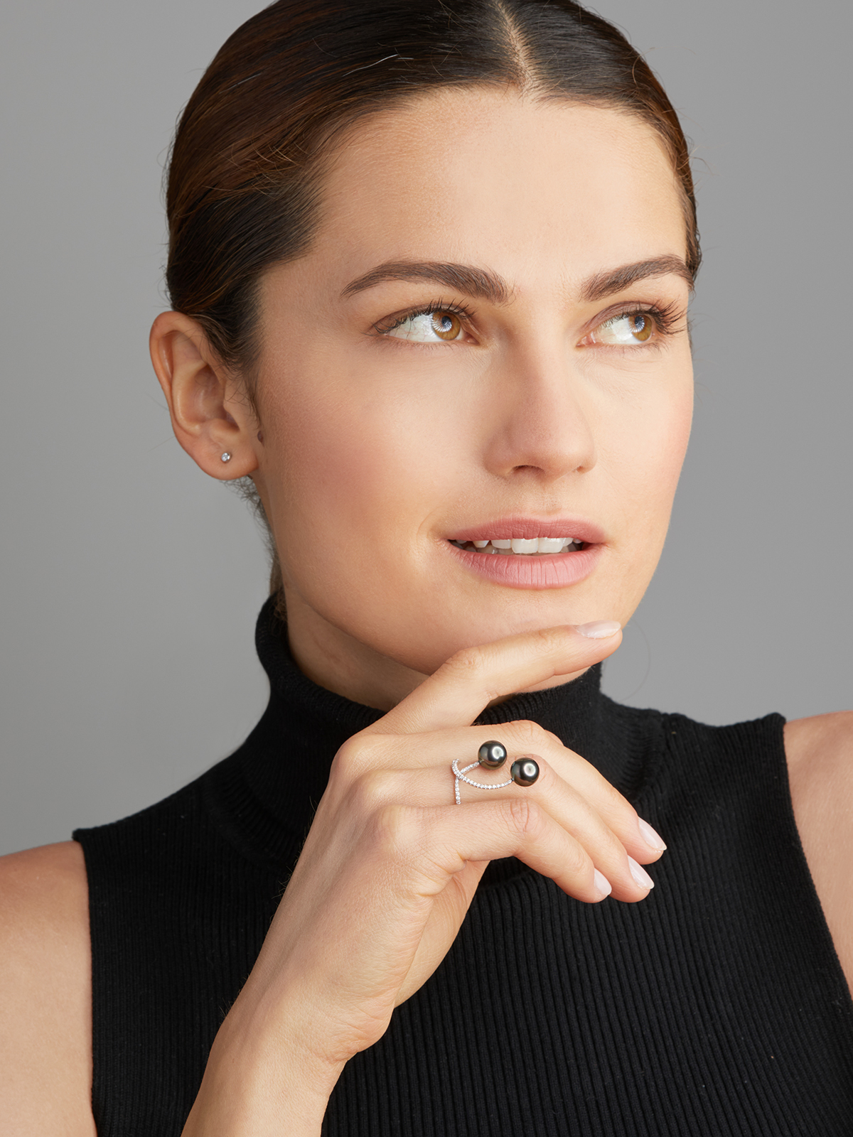 Curved gold ring Tahiti pearls and diamonds