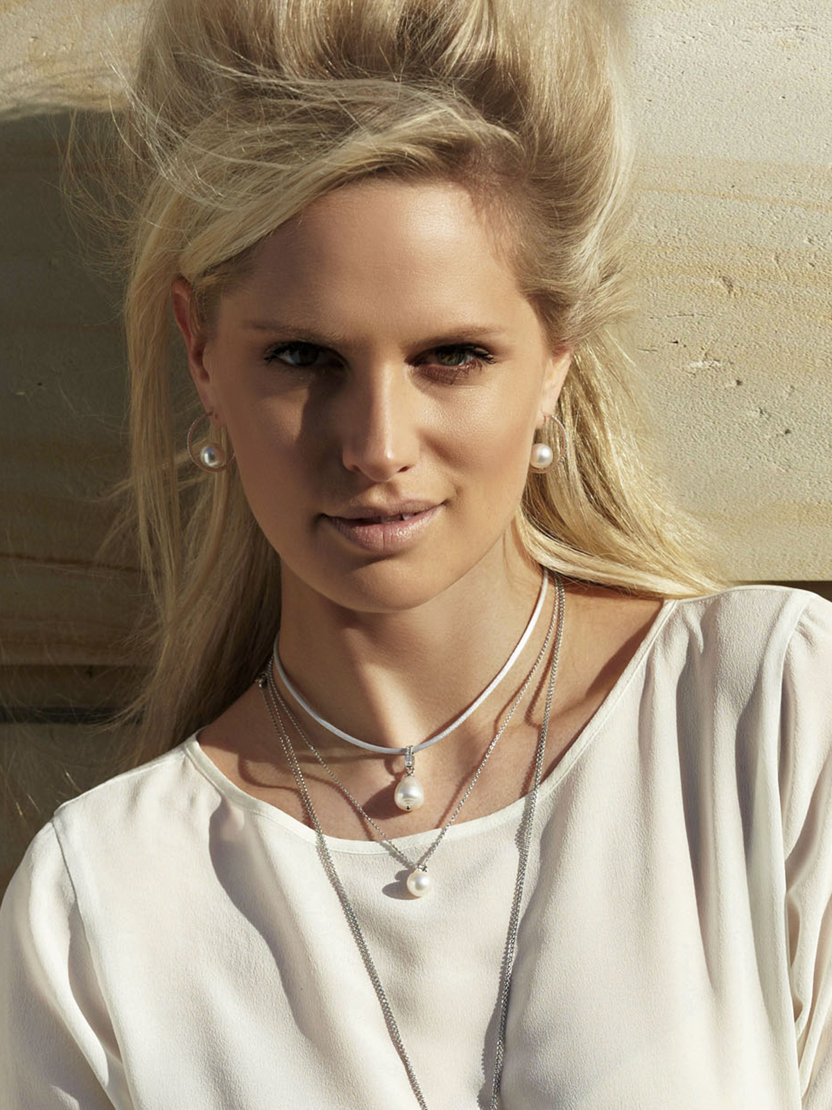 SD3-7a Necklace with South Sea pearl pendant with diamonds