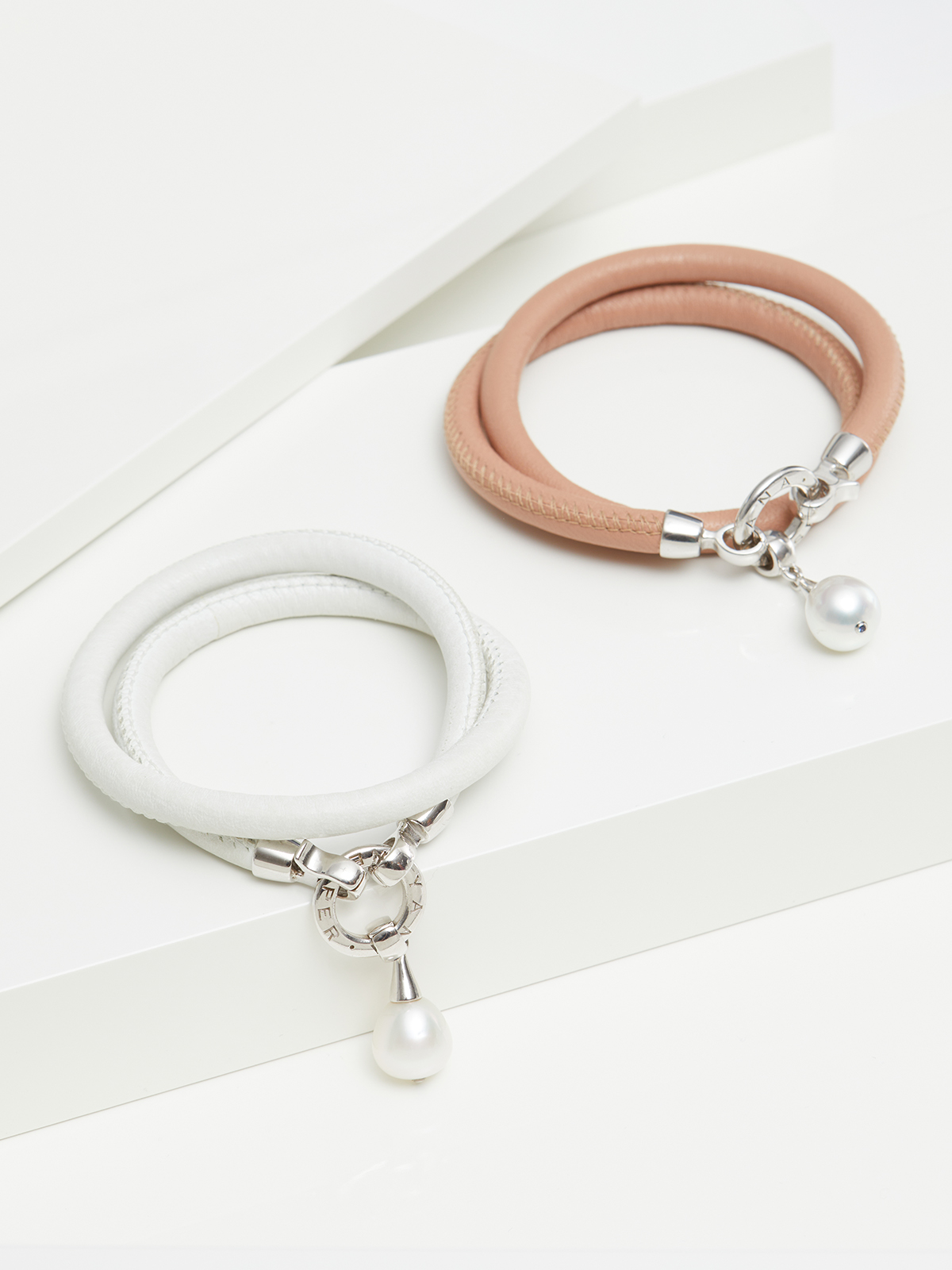 Versatile leather bracelet in nude with South Sea pearl pendant
