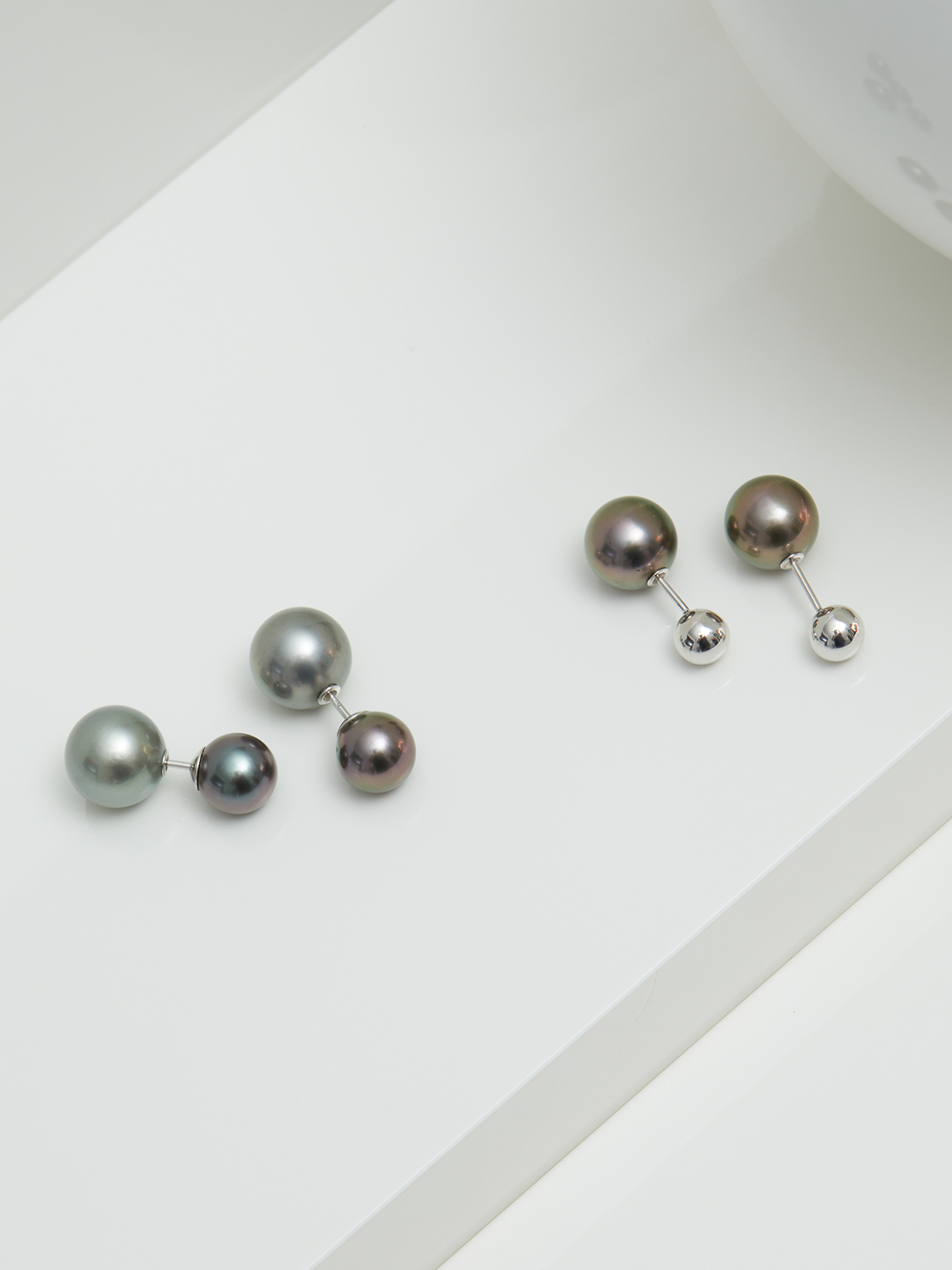 Tahiti pearl ear studs