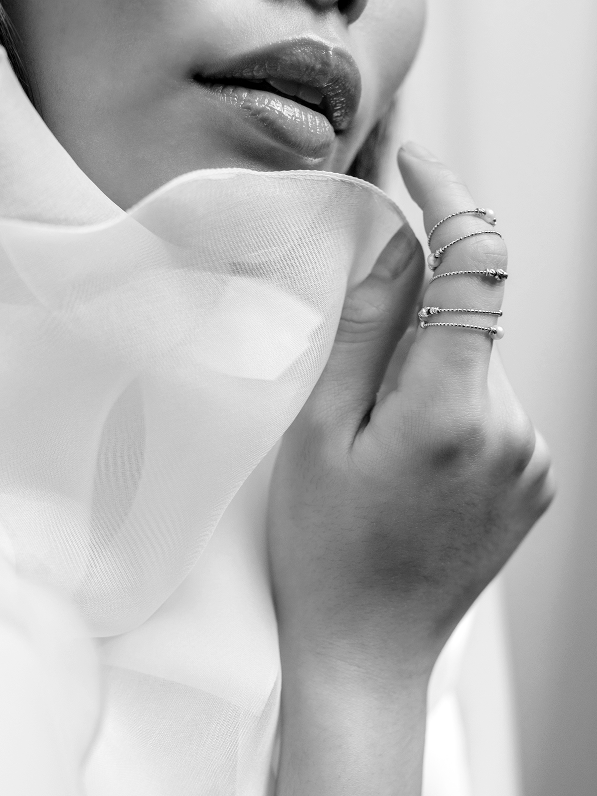 Wrap ring in white gold with pearls