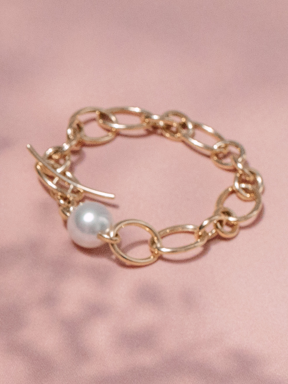 SD125-7_Saum2 Pearl bracelet with casual gold link chains and South Sea pearl