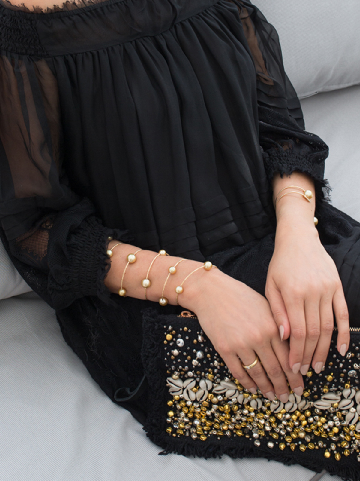 Langes, elegantes Wickelarmband in Gelbgold mit echten Südseeperlen