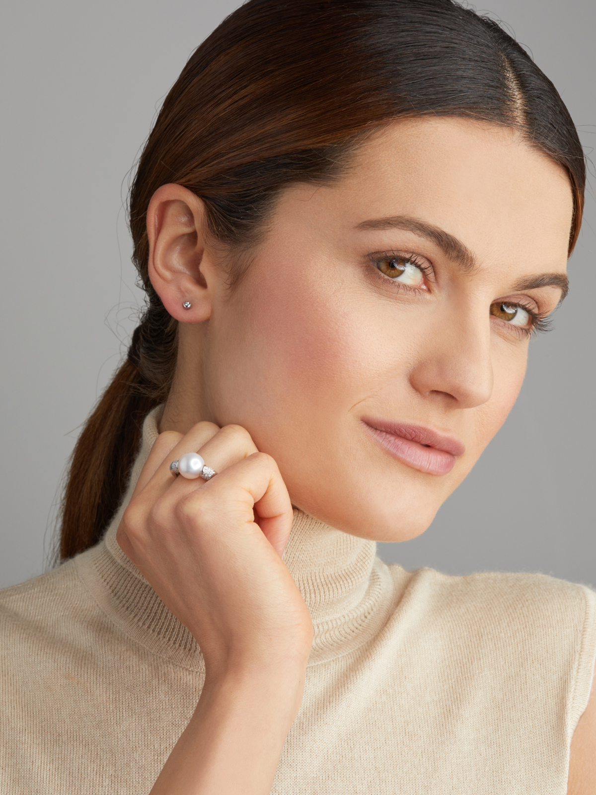 White gold ring with South Sea pearl and diamonds