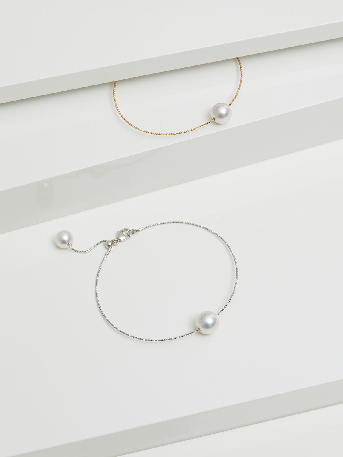 AP97-7__00648 Fine yellow gold bracelet with Akoya pearl