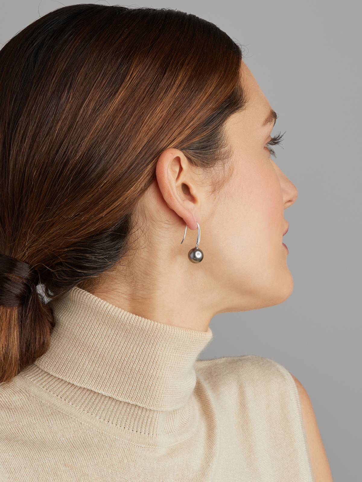 Earrings with Tahiti pearls and diamonds