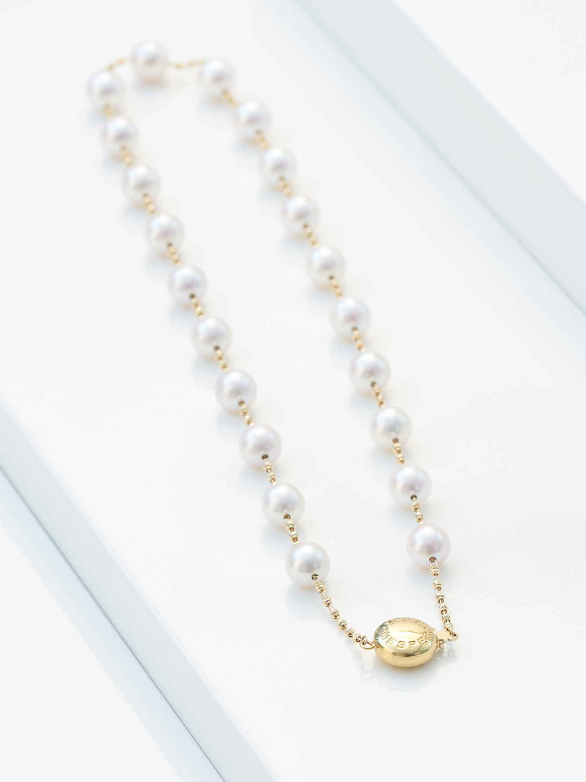 Gold necklace with Akoya pearls