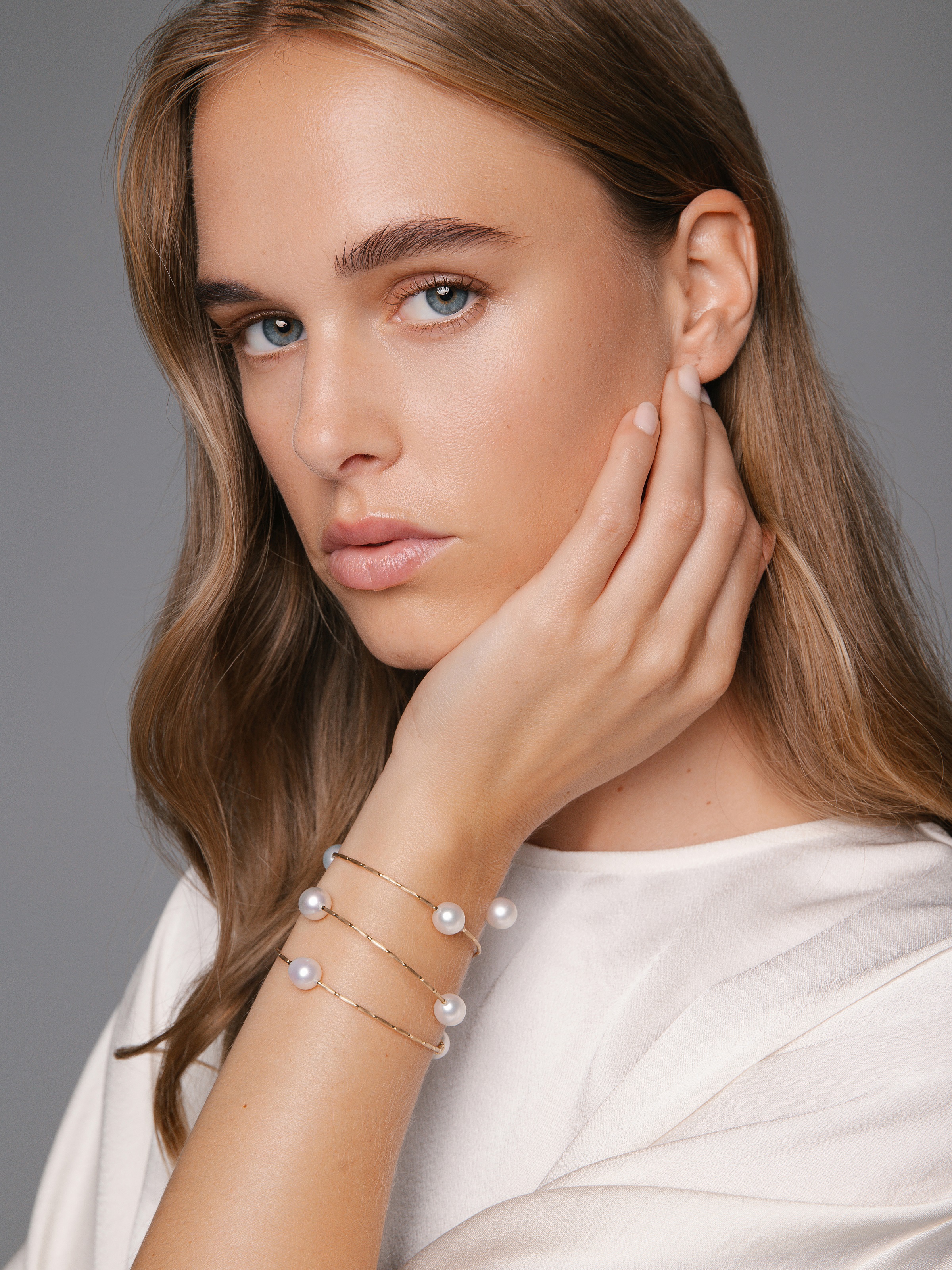 Armband in Gelbgold mit weißen Südseeperlen