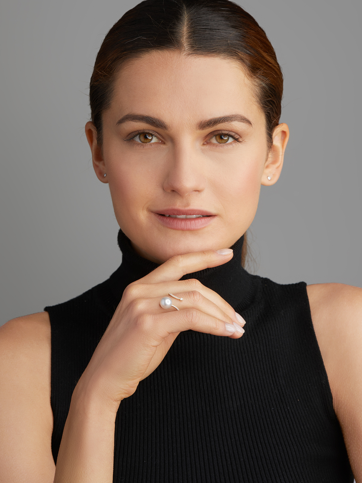 Open gold ring with Akoya pearl and diamonds