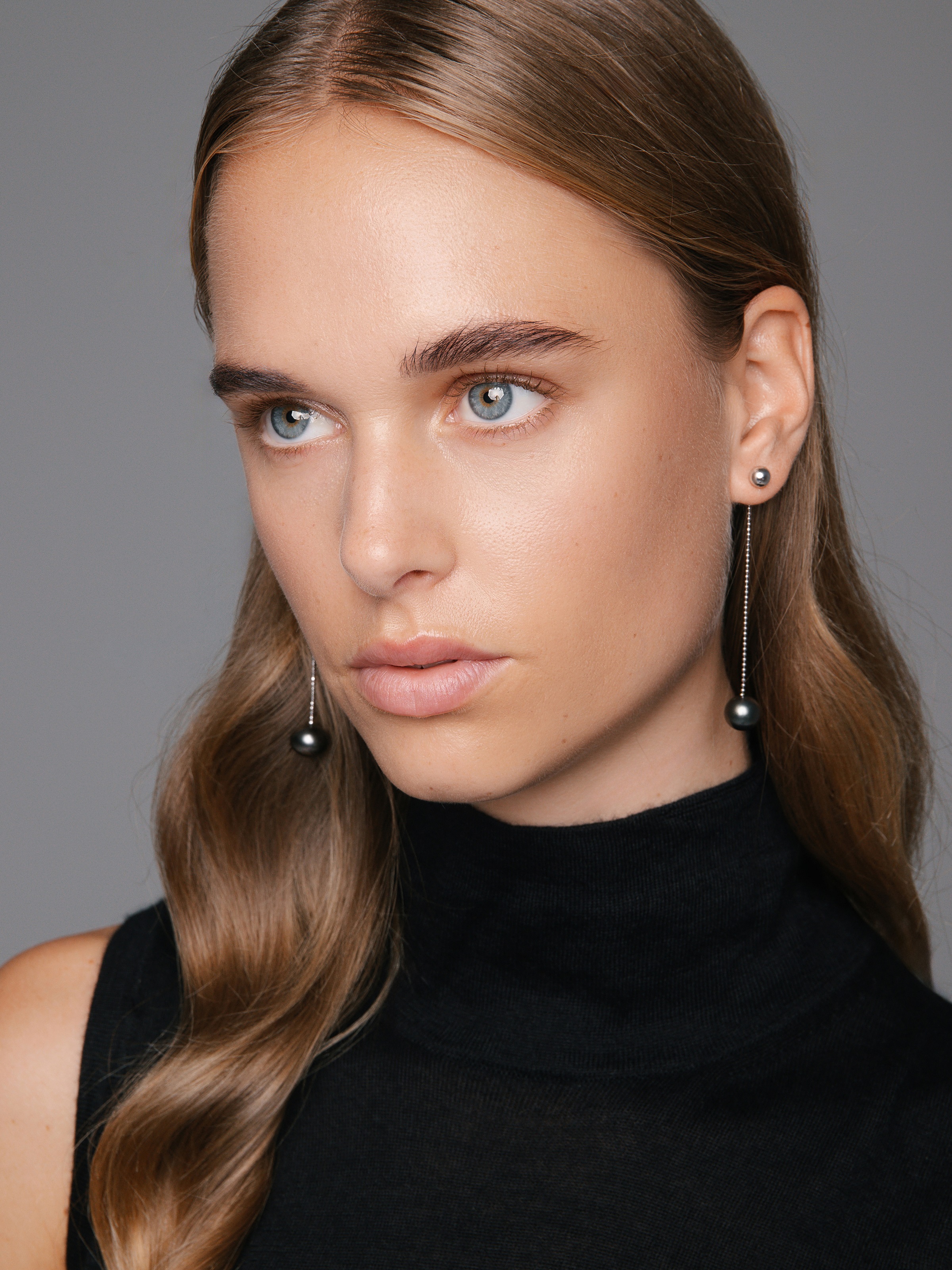 Elegant pearl earring with Tahiti pearls