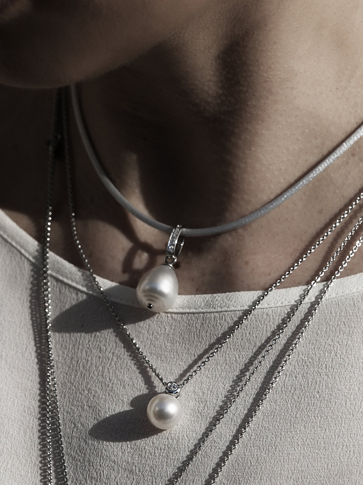 SD3-7b Necklace with South Sea pearl pendant with diamonds