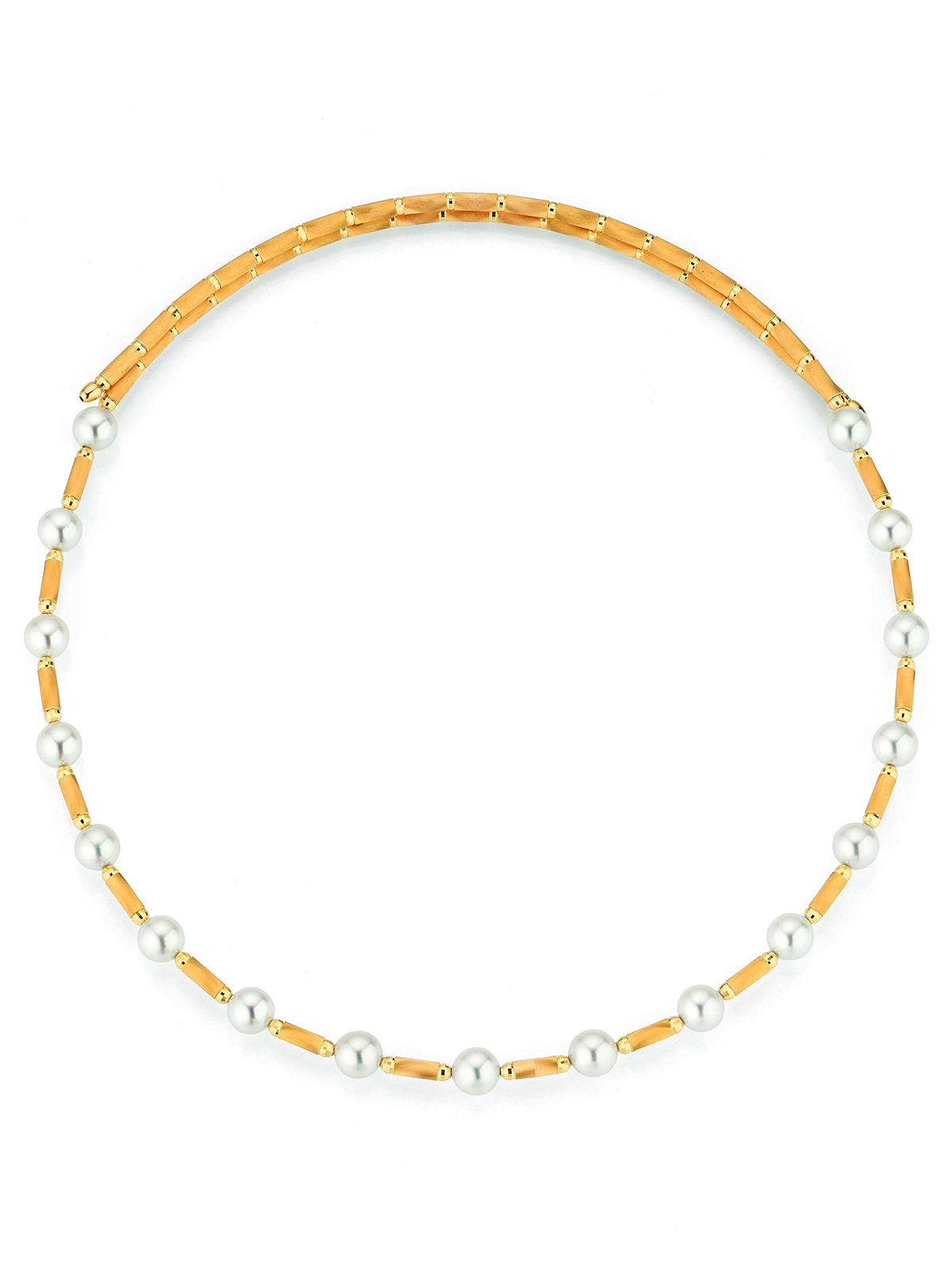 Pearl necklace with magnetic closure