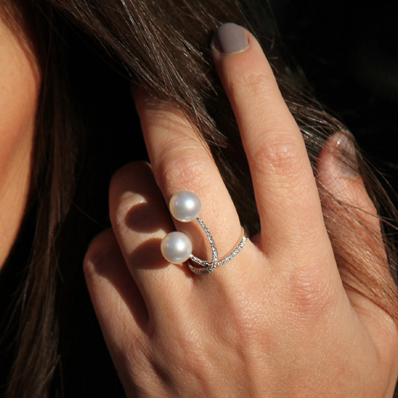 Curved gold ring with South Sea pearls and diamonds