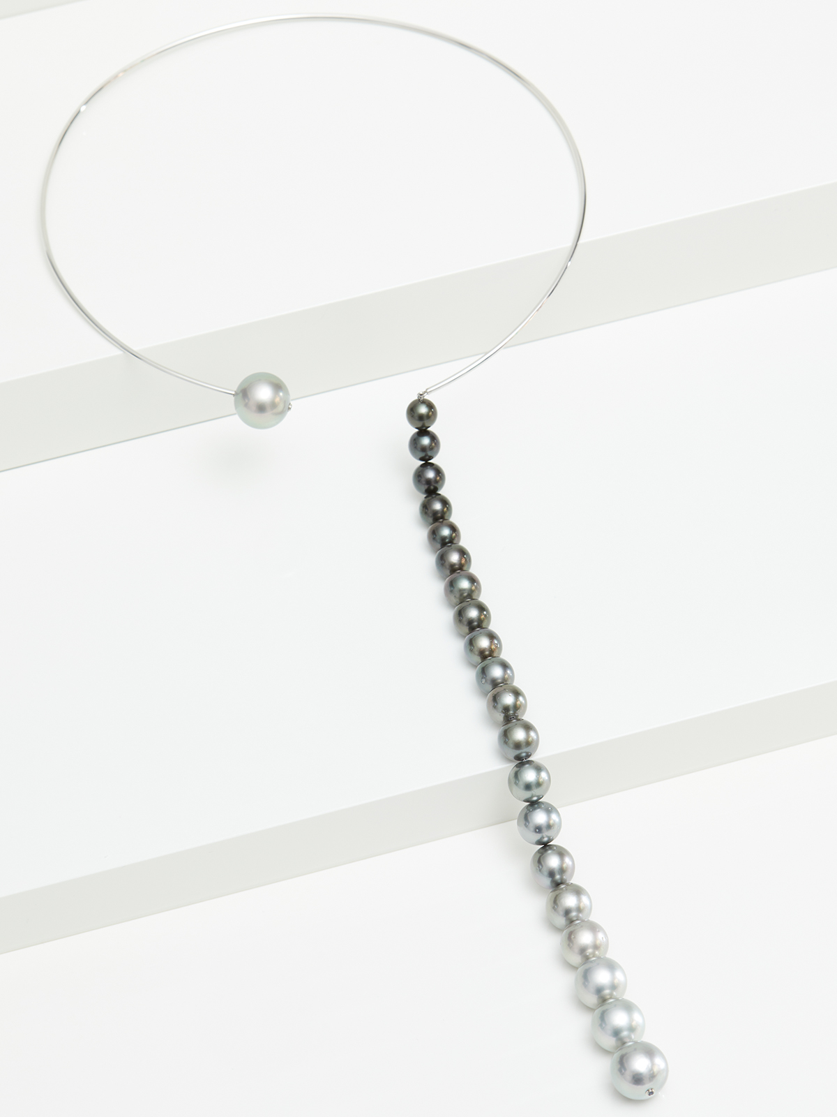 Asymmetric designed Tahiti pearl choker