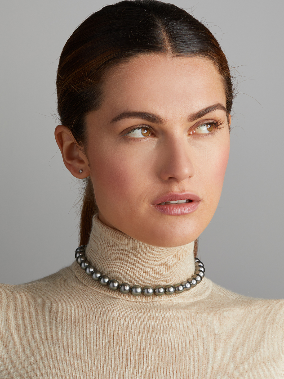 UN167-7b_17960 Transformable Tahiti pearl necklace in white gold with slide closure
