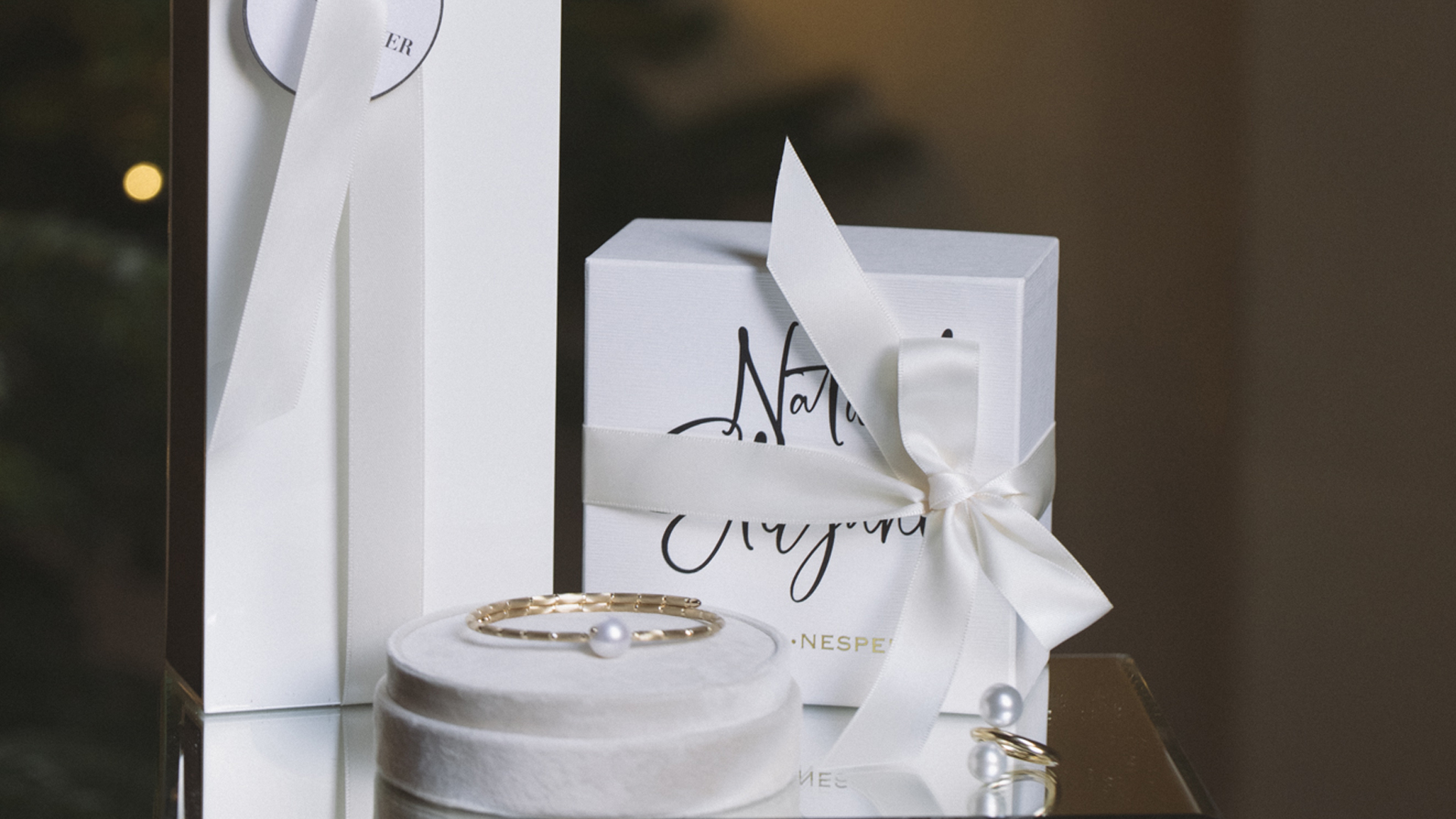 EmilyInParis_header_ChristmasGift