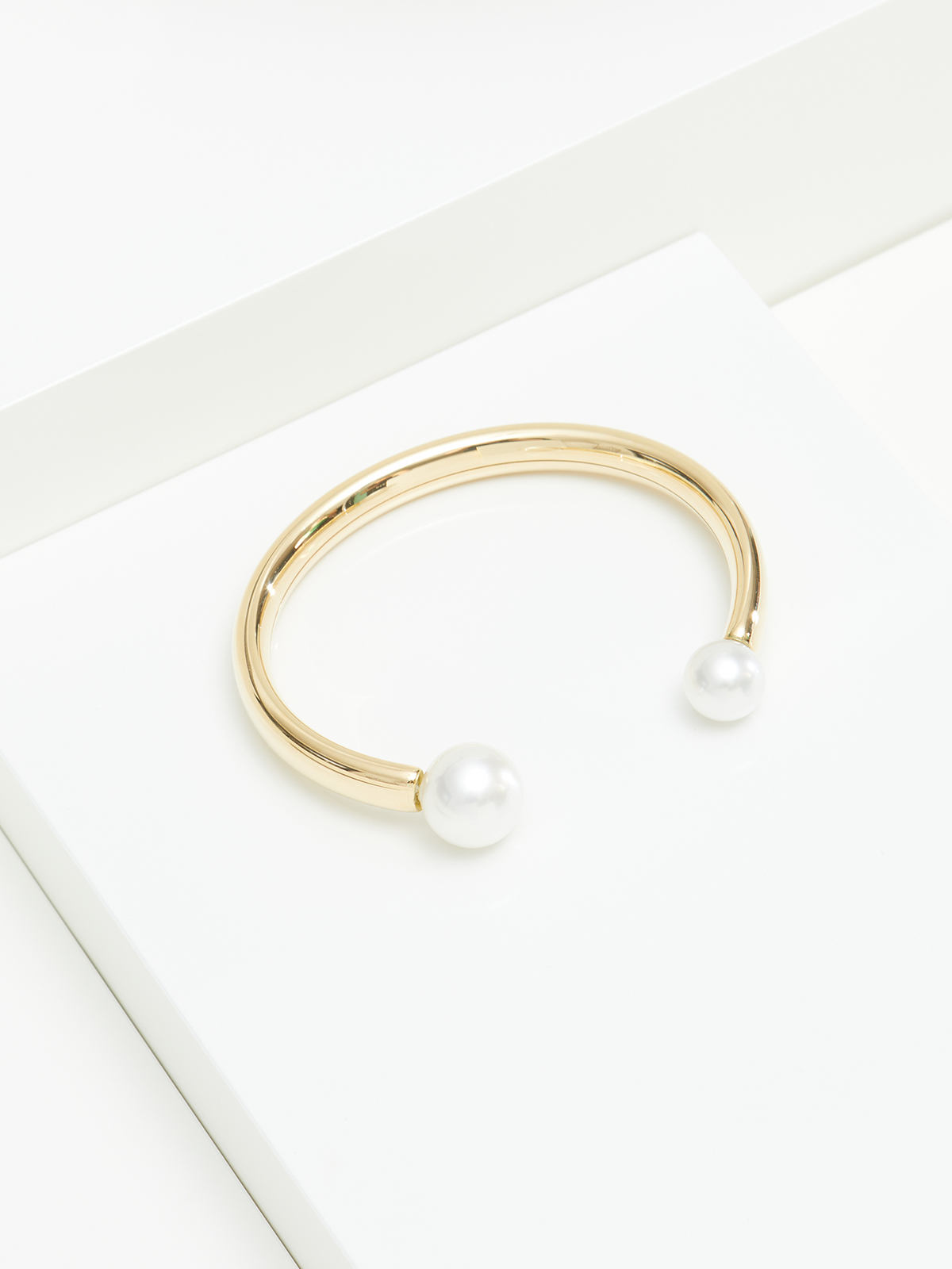 Yellow gold bangle with South Sea pearls