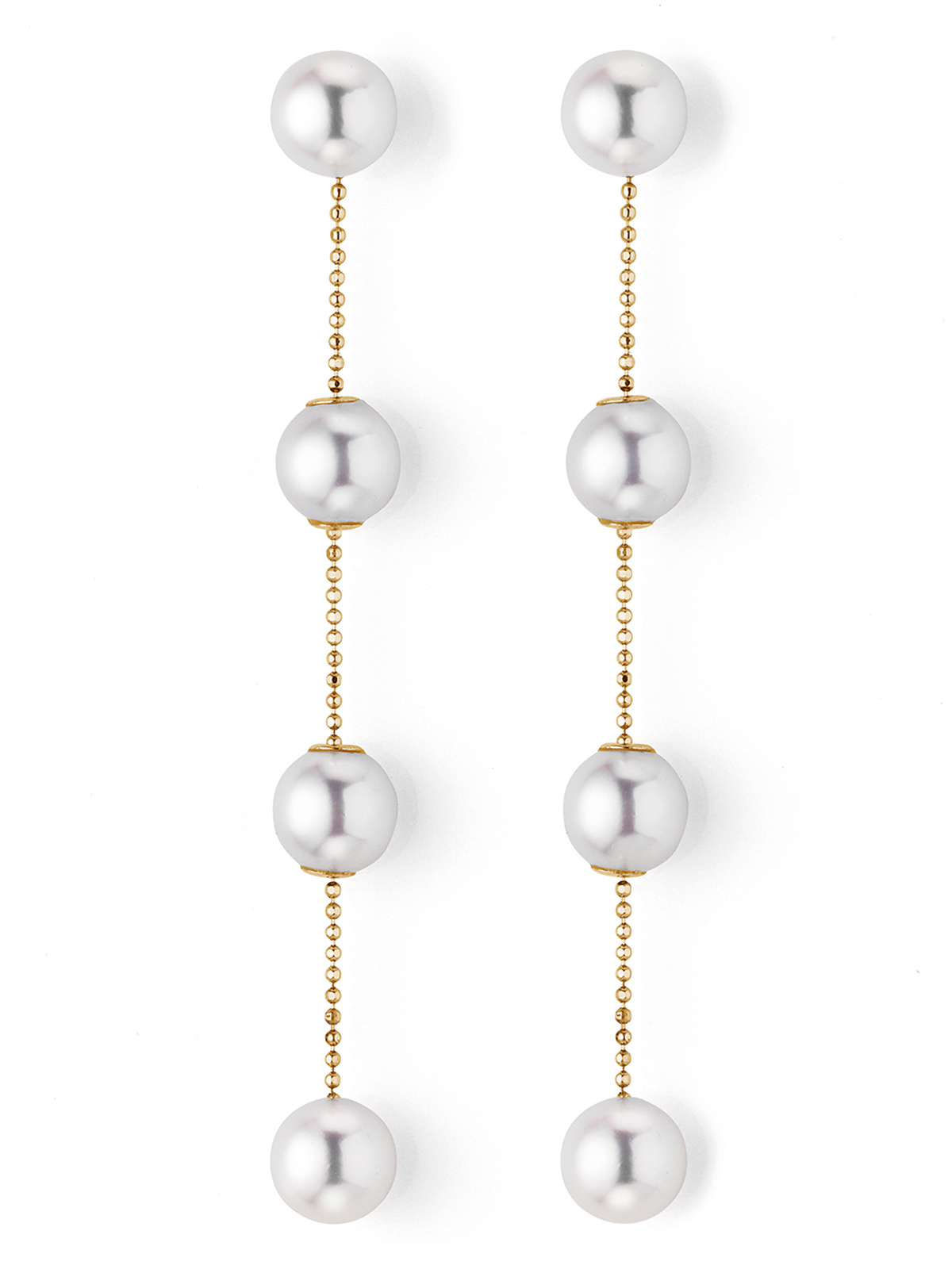Delicate pearl earrings in yellow gold with Akoya pearls