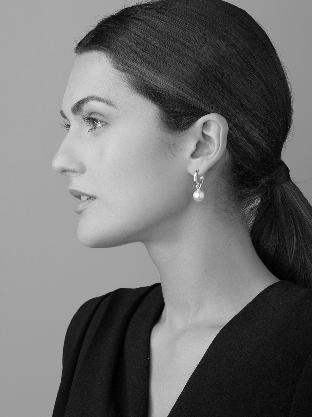 BA1_Model_2 Fine gold creoles with South Sea pearl