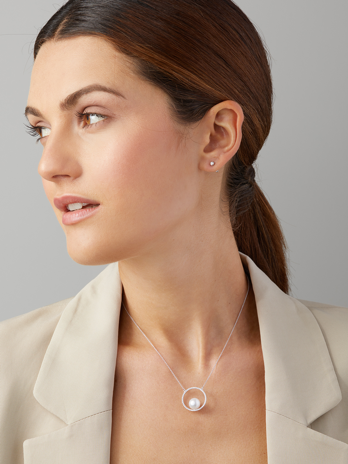 Necklace with diamond circle and Freshwater pearl