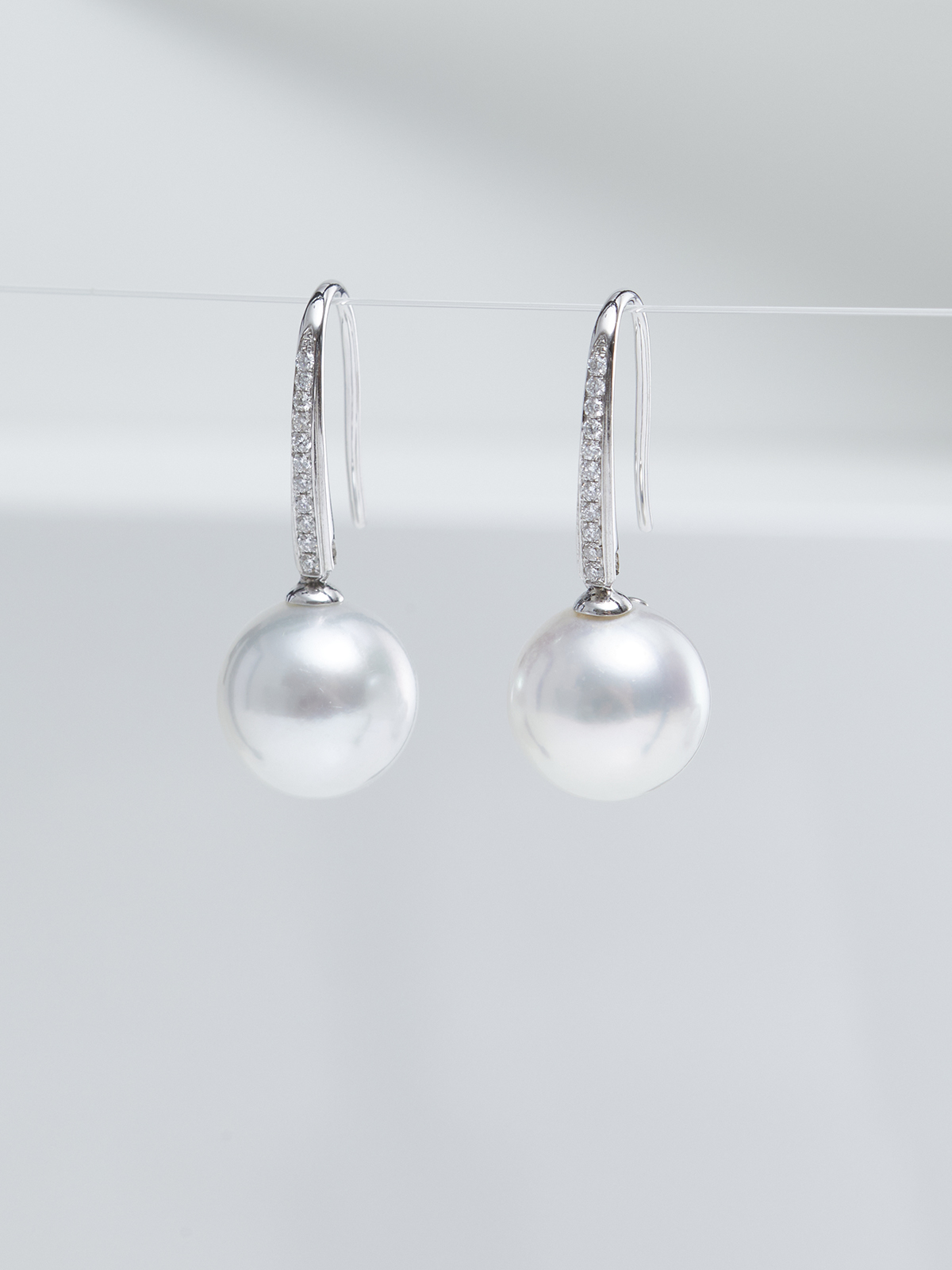 SD9-7__00445 Earrings with South Sea pearls and diamonds