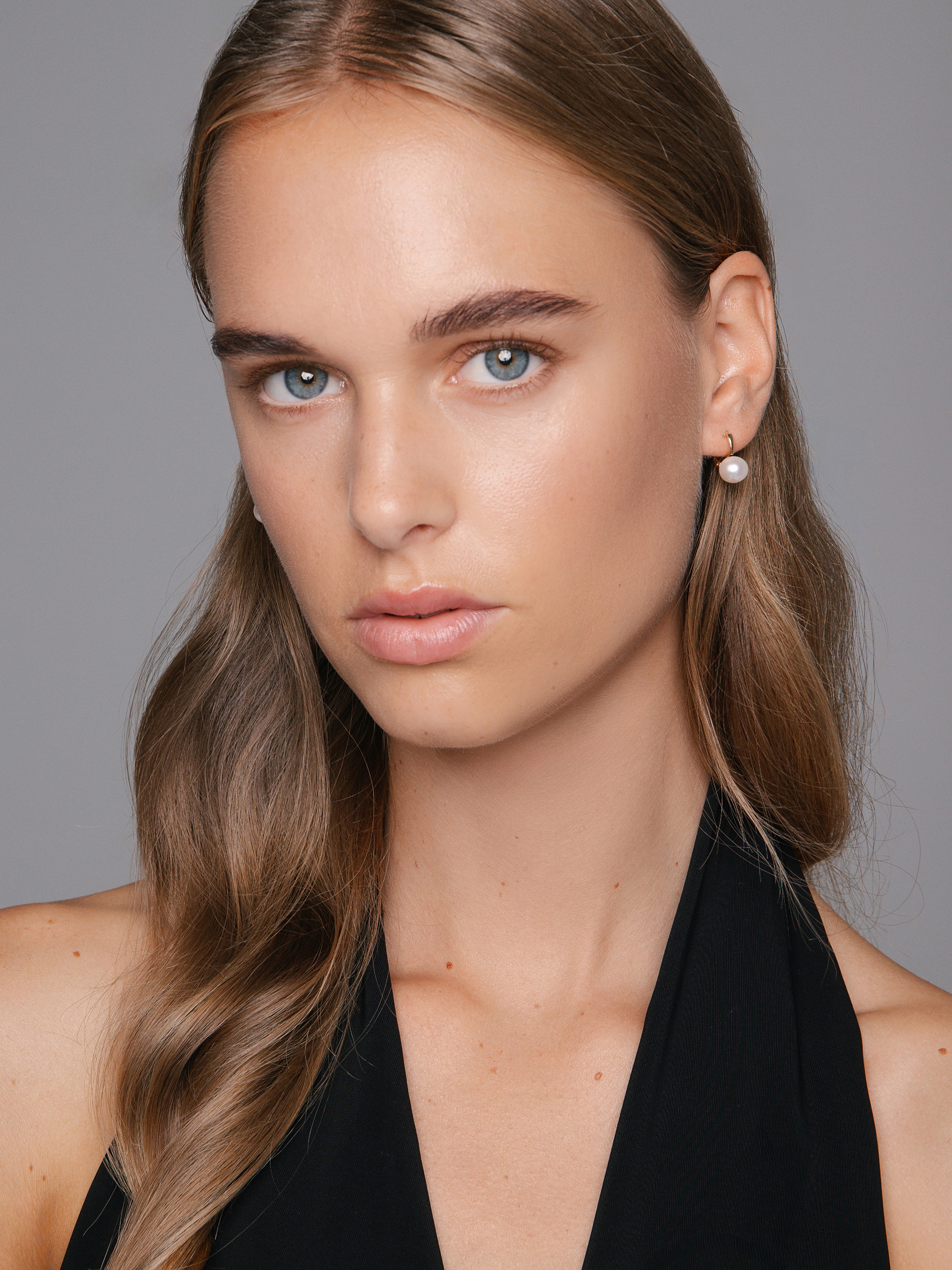 Gold earrings with Akoya pearl