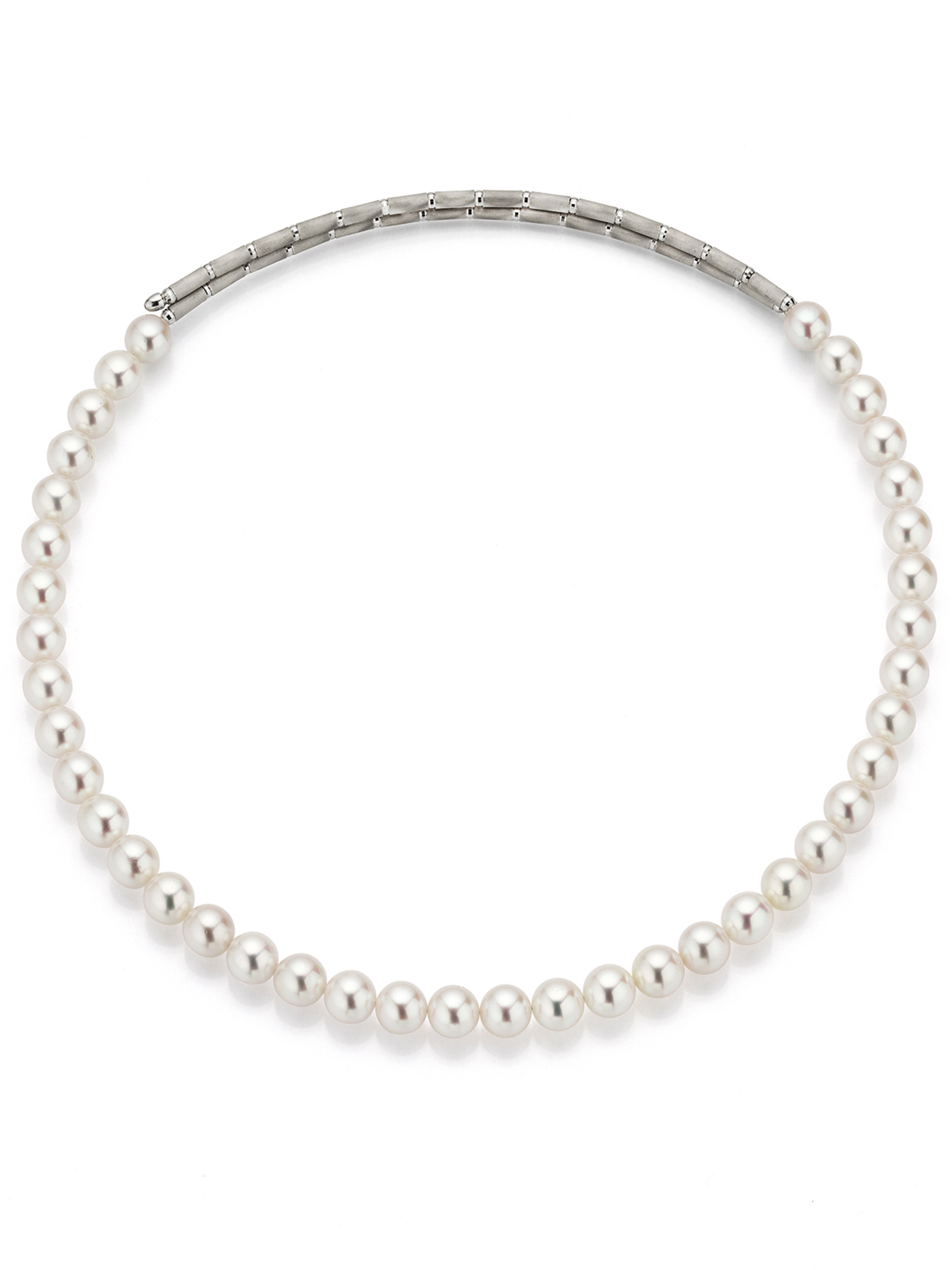 Classical white gold pearl necklace