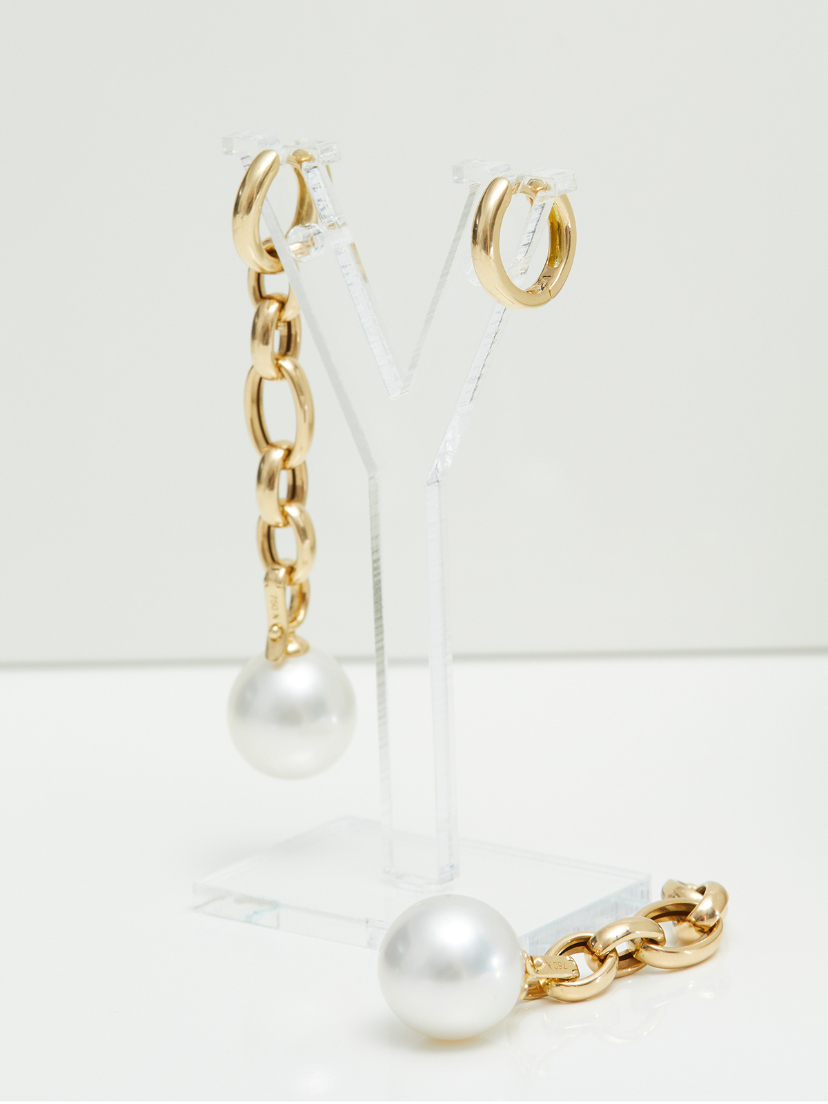SD158-7__B_00243 Transformable South Sea pearl earrings in yellow gold