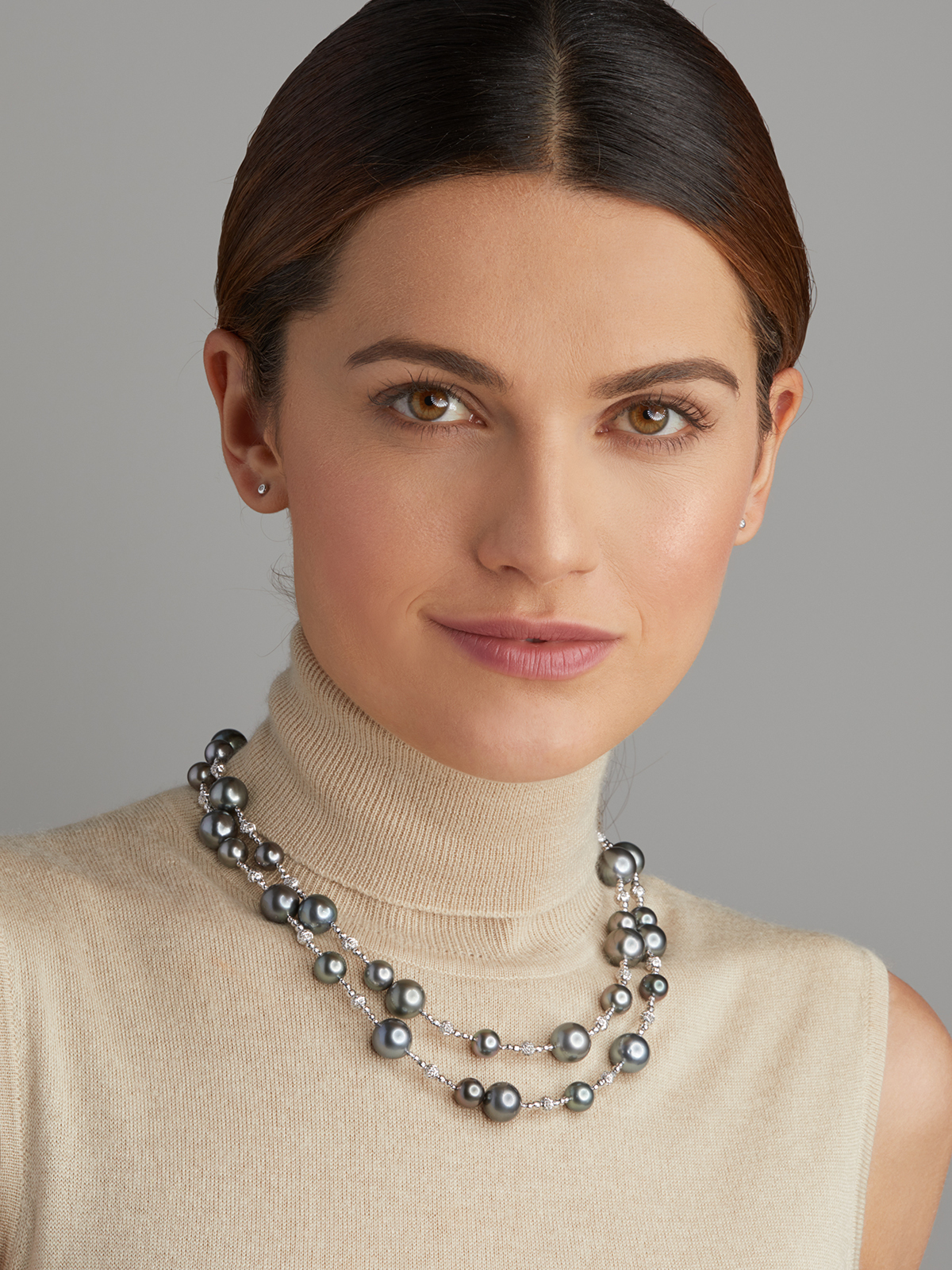 Luxurious long necklace with Tahiti pearls