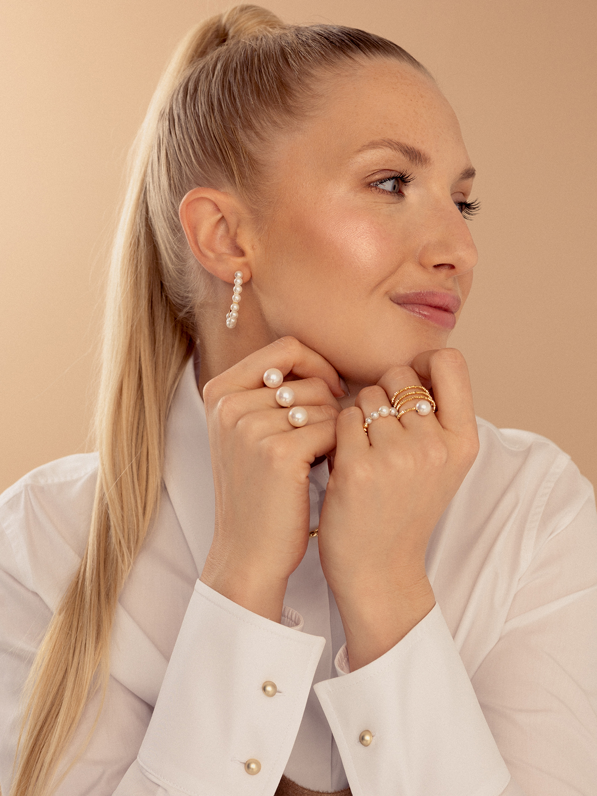 FC139-7__Model-2 Große Halbcreolen in Gold mit Süßwasserperlen