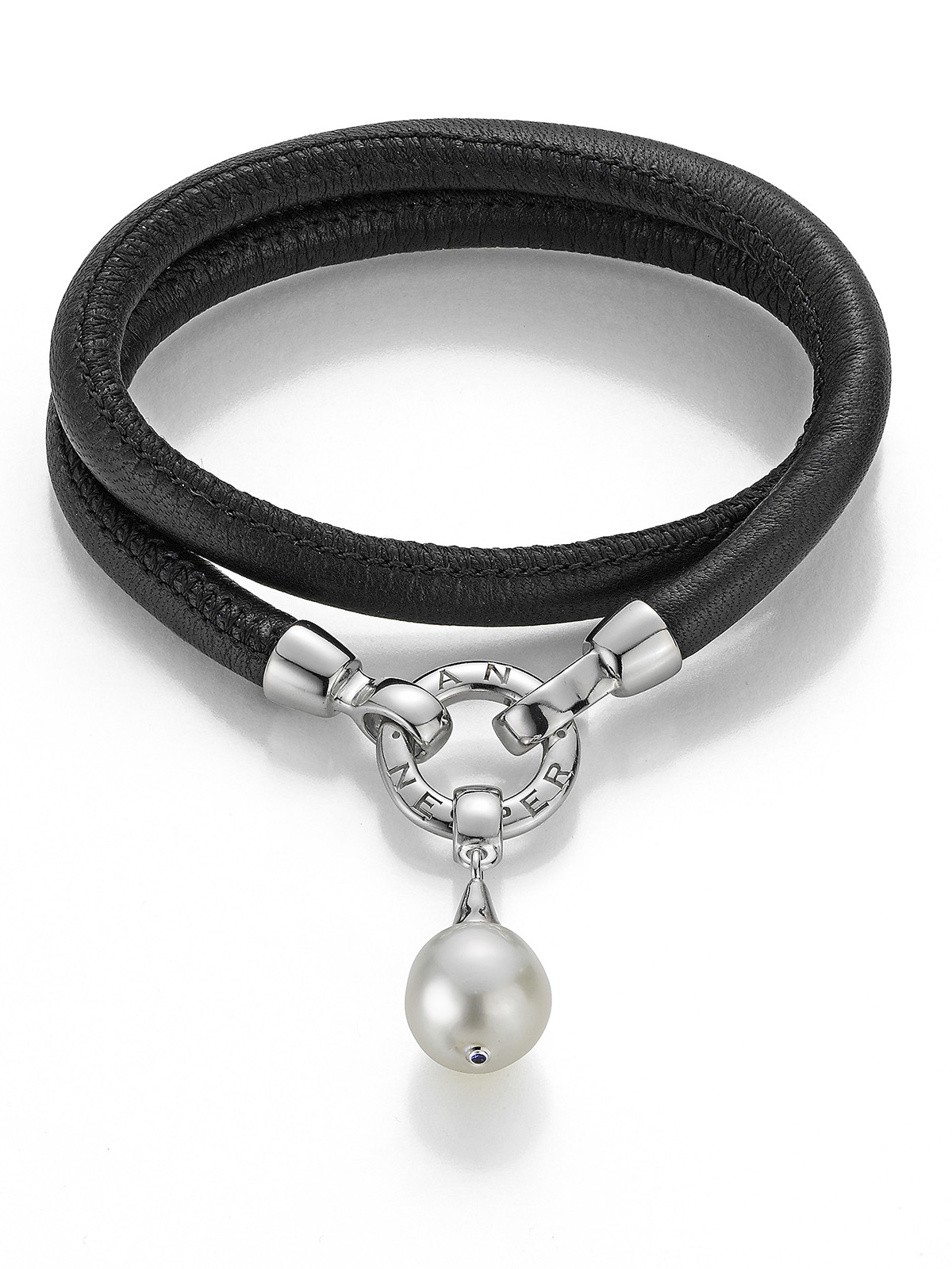 SD132-black Versatile leather bracelet in black with South Sea pearl pendant