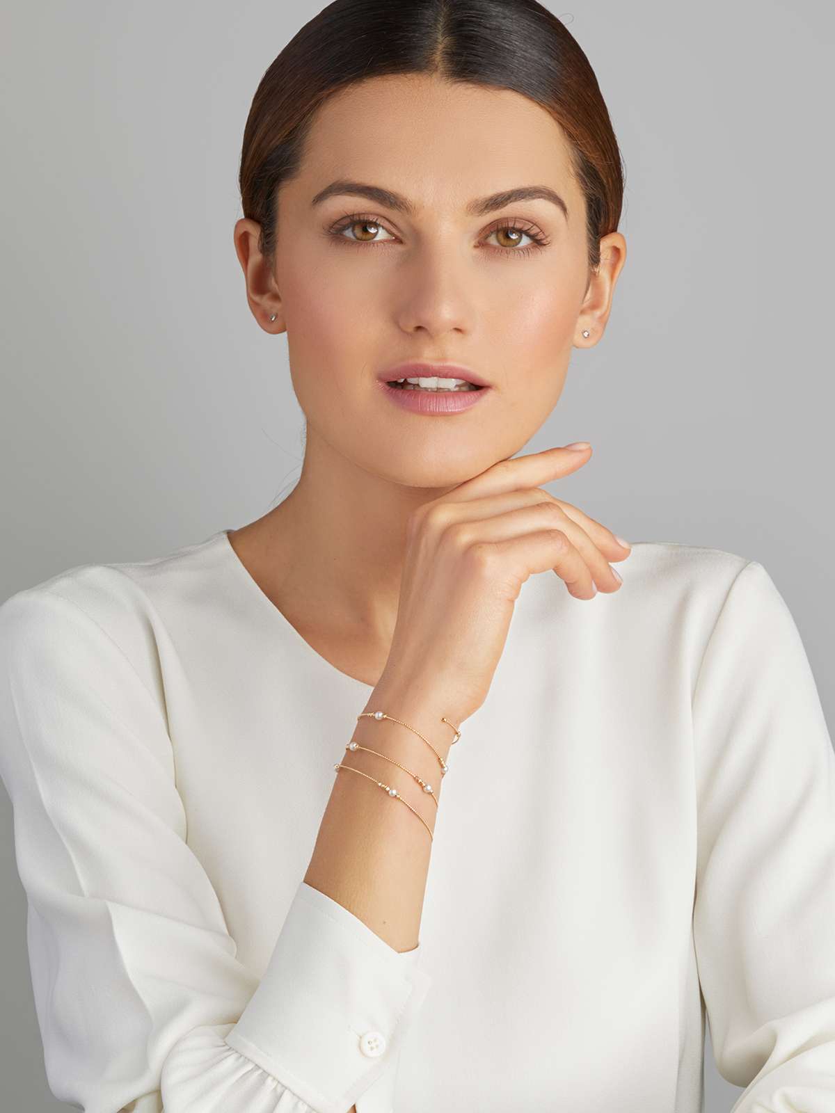 AP74-7_18386 Wrap gold bracelet with Akoya pearls