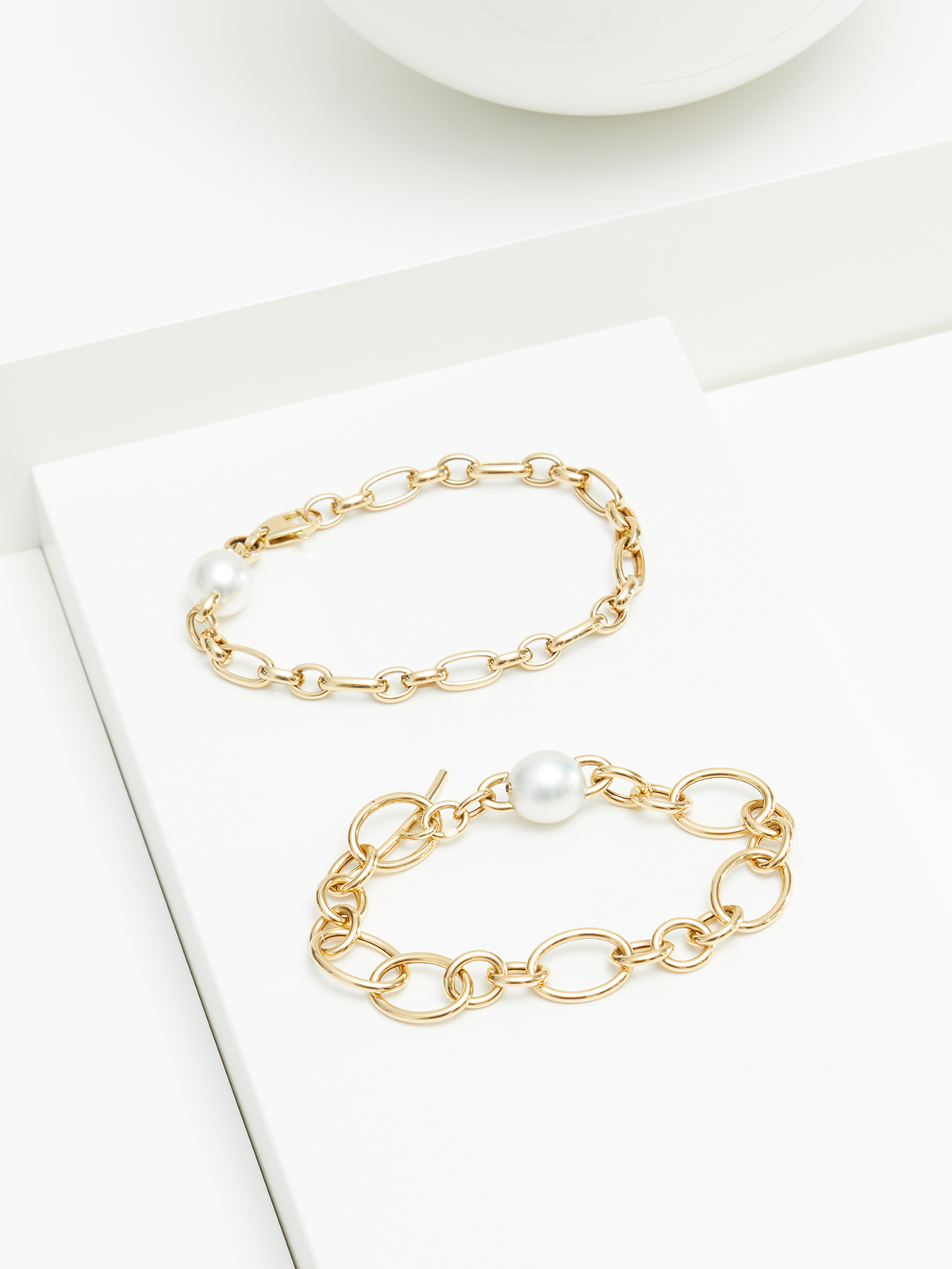 SD125-7__00262 Pearl bracelet with casual gold link chains and South Sea pearl