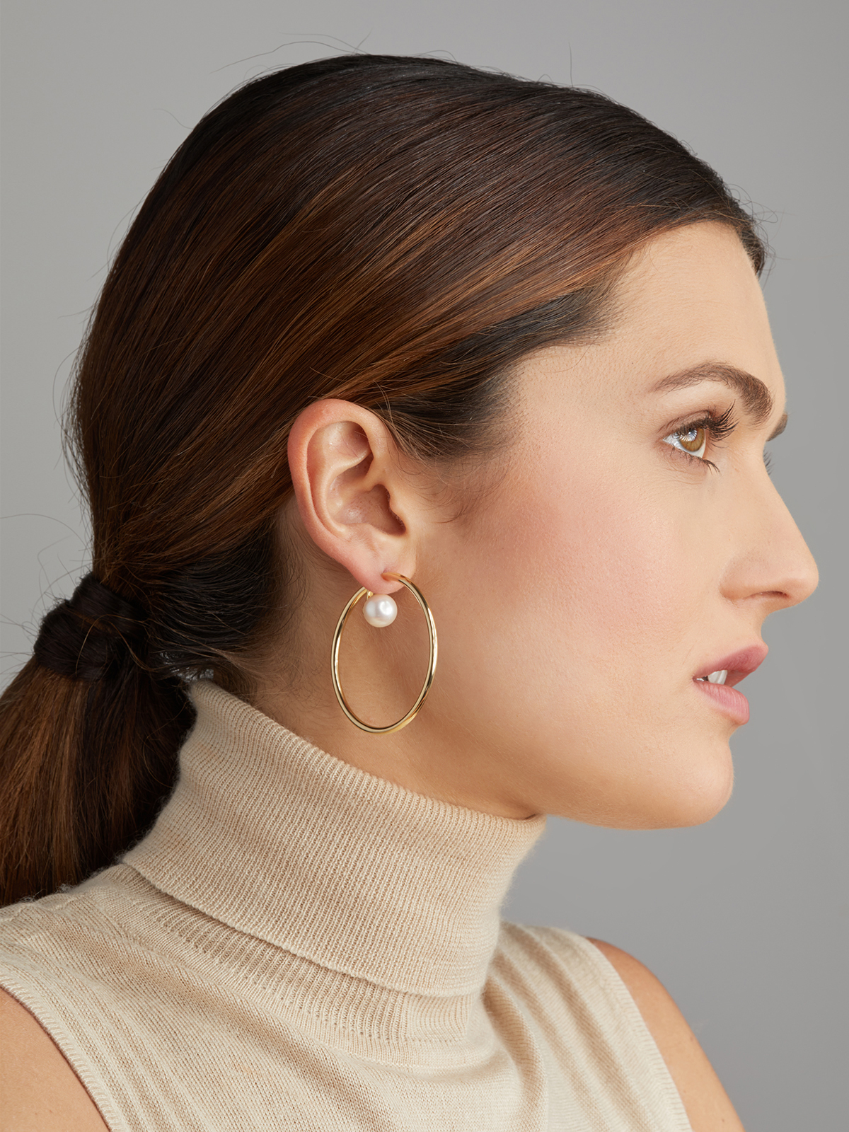 Large yellow gold hoop earrings with detachable pearls