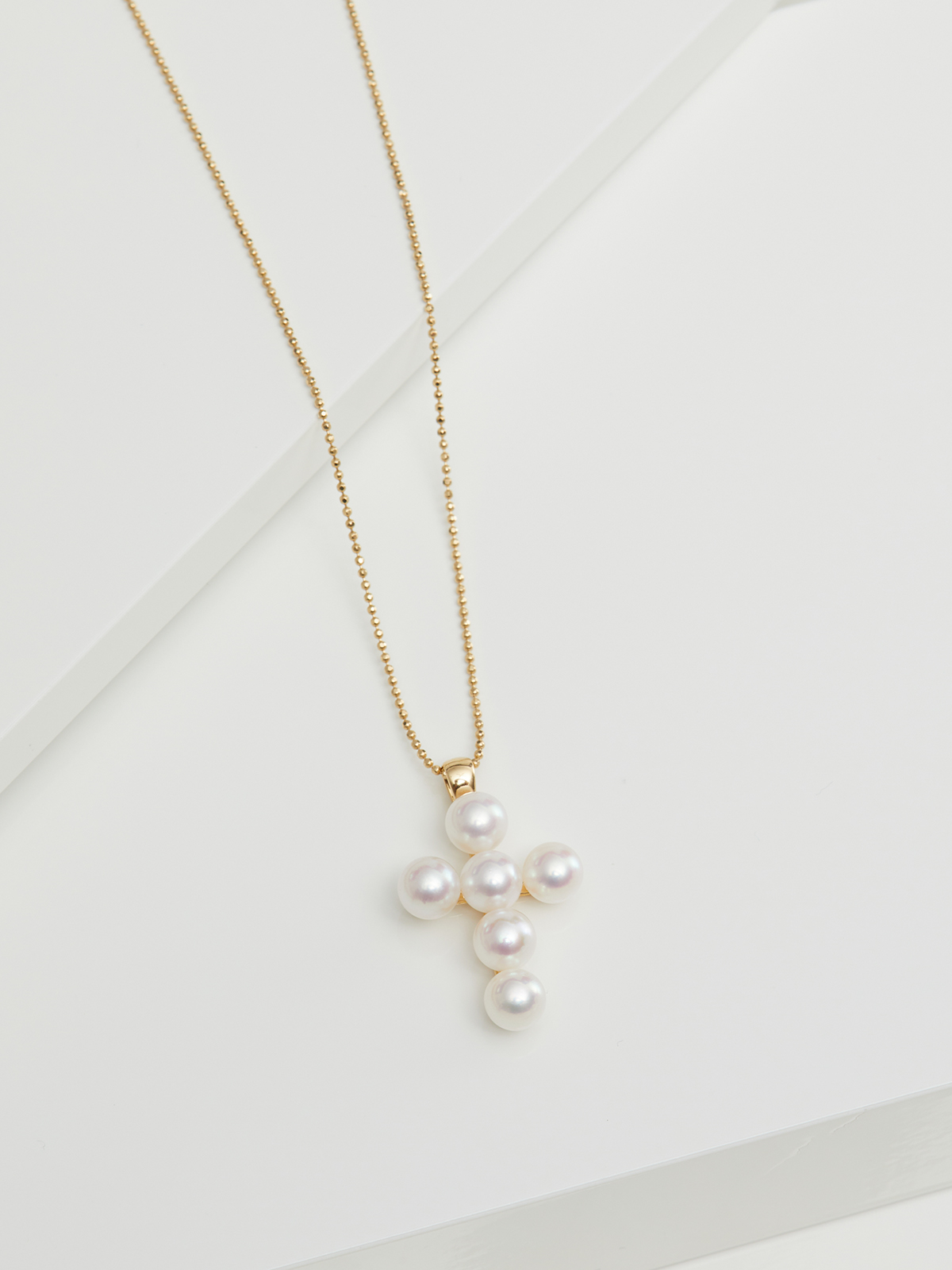 Goldkette mit Kreuz-Anhänger mit Akoyaperlen