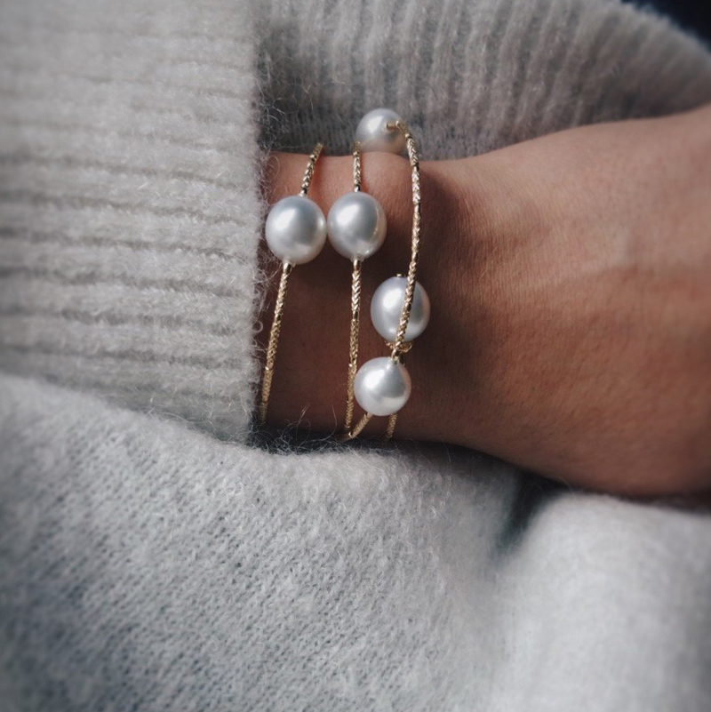 Armband in Gelbgold mit weißen Südseeperlen