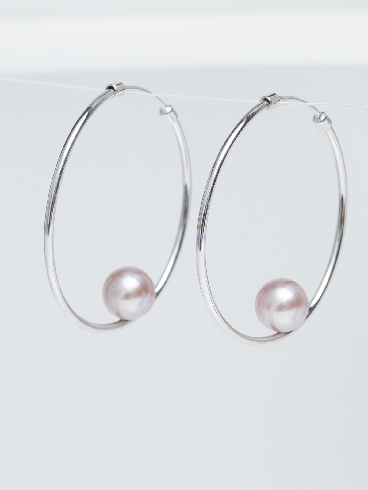 IS80-9__00511 Silver hoop earrings with Freshwater pearls in the natural colour rosé