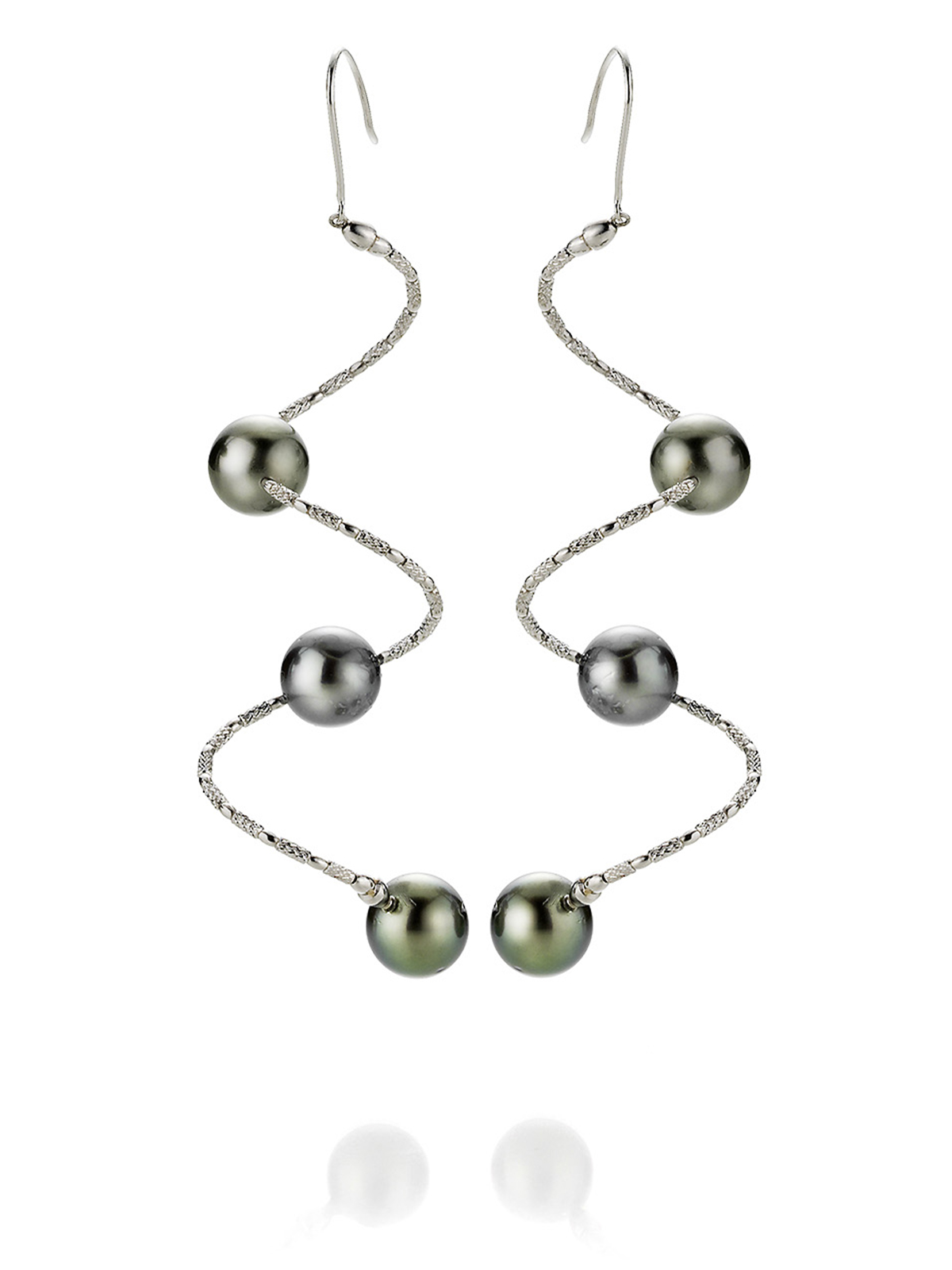 UN151-7 Elegant earrings with dark Tahiti pearls in white gold