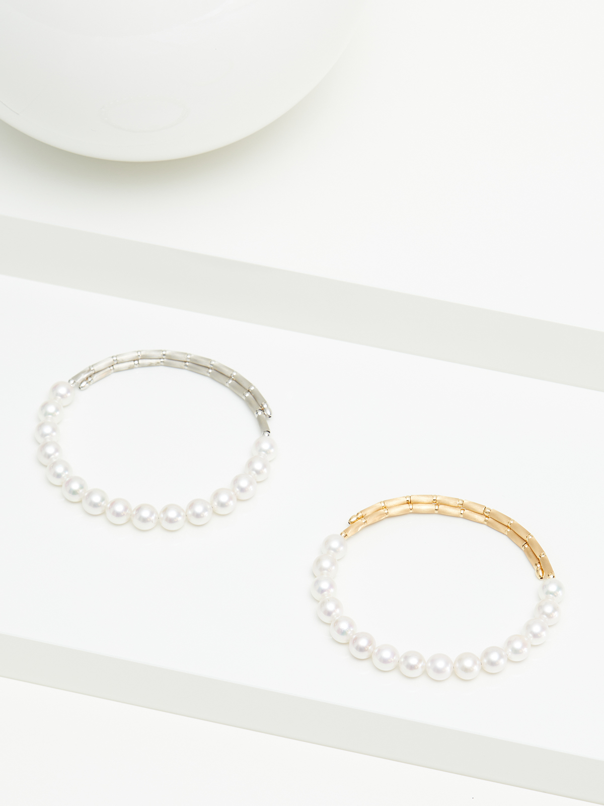 Elegantes Perlenarmband in Weißgold mit Magnetverschluss