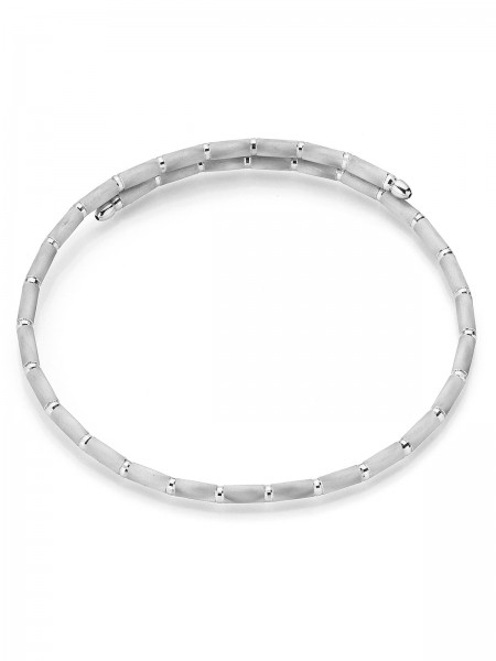 Fine white gold bracelet with magnetic closure
