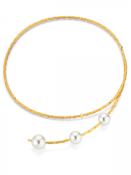 Delicate, magnetic pearl choker in yellow gold