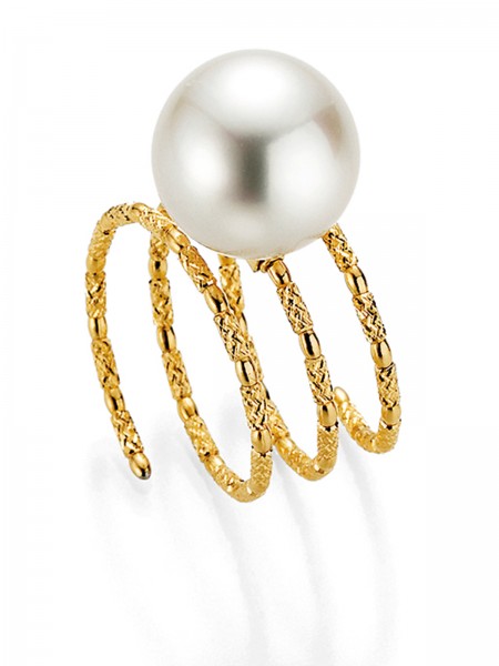 Wrap ring in yellow gold with white South Sea pearl