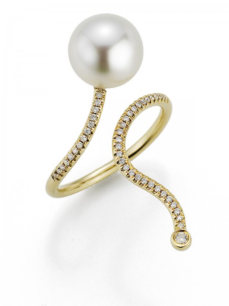 Wavy gold ring with Akoya pearl and diamonds