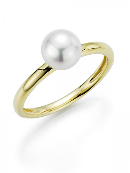 Gold ring with fine Akoya pearl