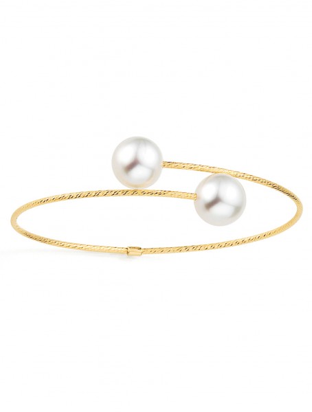 Delicate pearl bangle in yellow gold with South Sea pearls