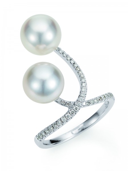 Curved gold ring with South Sea pearls and diamonds