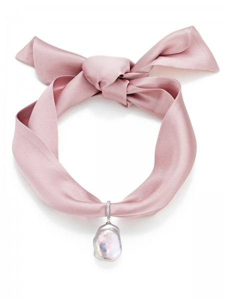 Silk choker with baroque pearl in diamond-setting
